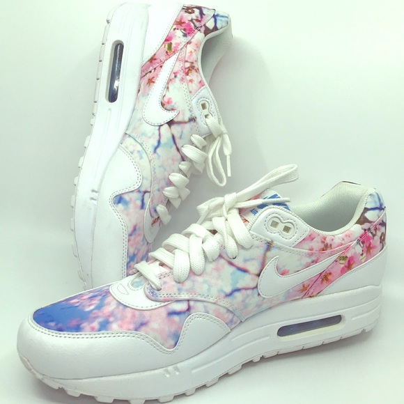 Nike Shoes - Nike Women’s 10 Cherry Blossom Air Max Sneakers